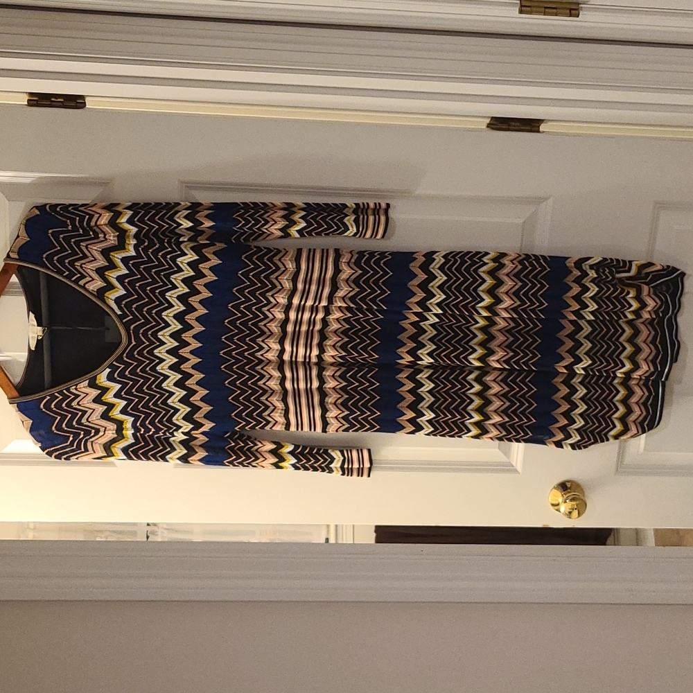 Carlisle dress ¾ sleeve below the knee. Size 8. Blue-black-beige pattern